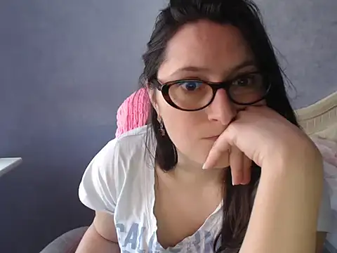 LuckyLisa23 online show from 05-04-26, 01:14