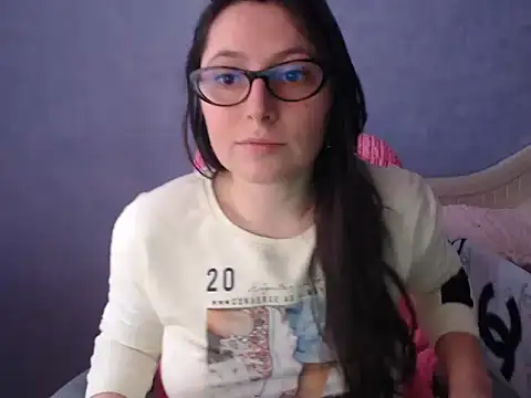 LuckyLisa23 online show from 04-07-26, 01:24