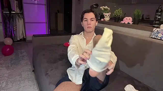 Jeremy1Scott online show from 11-29-25, 09:37