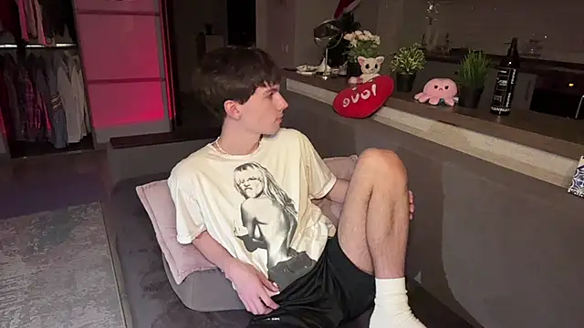 Jeremy1Scott online show from 12-03-25, 09:36