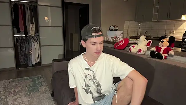 Jeremy1Scott online show from 11-16-25, 03:33