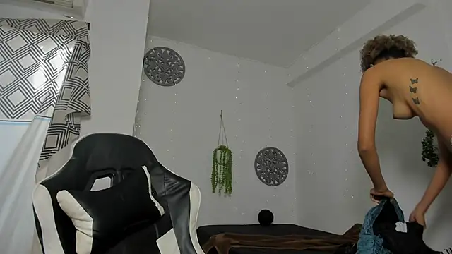 Hotblosson online show from 10-24-25, 02:38