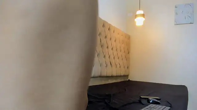 Hotblosson online show from 11-18-25, 01:25