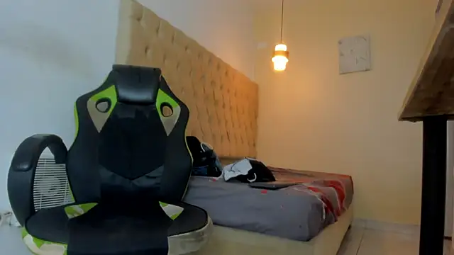 Hotblosson online show from 12-18-25, 01:26