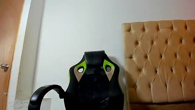 Hotblosson online show from 10-29-25, 01:54