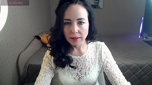Snapshot of beautiful_moon3 chatting on 04-25-26, 01:52 beautiful moon3 online show from 04-25-26, 01:52