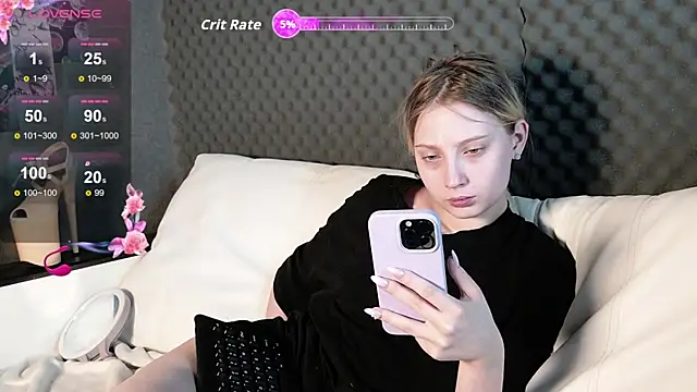 Snapshot of Fluffy_Cloude chatting on 05-06-26, 06:39 Fluffy Cloude online show from 05-06-26, 06:39