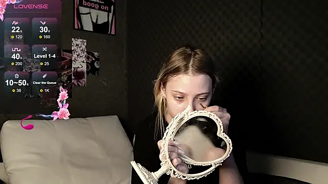 Snapshot of Fluffy_Cloude chatting on 05-17-26, 06:13 Fluffy Cloude online show from 05-17-26, 06:13