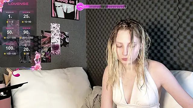 Snapshot of Fluffy_Cloude chatting on 06-05-26, 05:23 Fluffy Cloude online show from 06-05-26, 05:23