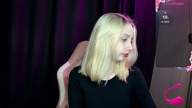 Fluffy Cloude online show from 11-13-25, 07:29