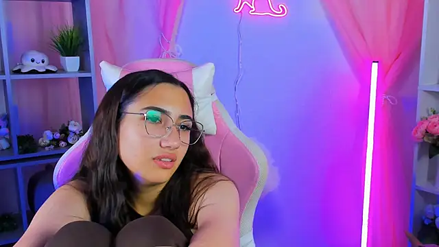 Snapshot of RebeckaThornton chatting on 10-26-25, 03:01 RebeckaThornton online show from 10-26-25, 03:01