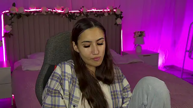 RebeckaThornton online show from 11-18-25, 05:49