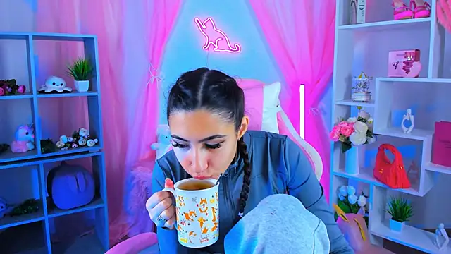 RebeckaThornton online show from 10-30-25, 06:23