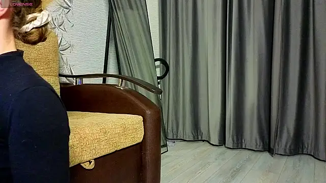 MissPompadure online show from 03-11-26, 05:18