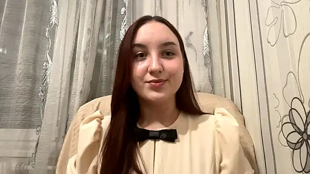 Snapshot of DaisyMolly chatting on 10-13-25, 04:30 DaisyMolly online show from 10-13-25, 04:30