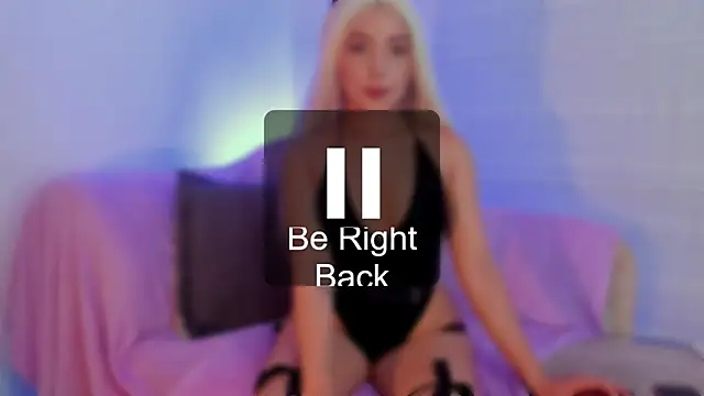 Snapshot of Amalaa_ chatting on 12-19-25, 09:39 Amalaa online show from 12-19-25, 09:39