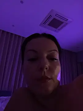 Snapshot of MissBacardi chatting on 10-24-25, 04:44 MissBacardi online show from 10-24-25, 04:44