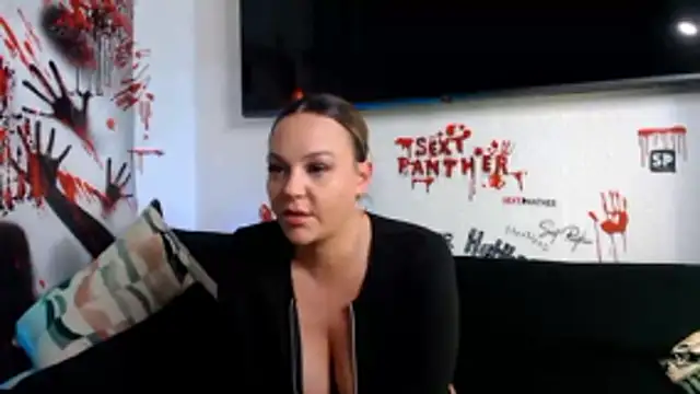 Snapshot of sofiahothead chatting on 10-15-25, 02:43 sofiahothead online show from 10-15-25, 02:43