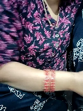 Snapshot of Hot-ranisa chatting on 11-17-25, 04:05 Hot-ranisa online show from 11-17-25, 04:05