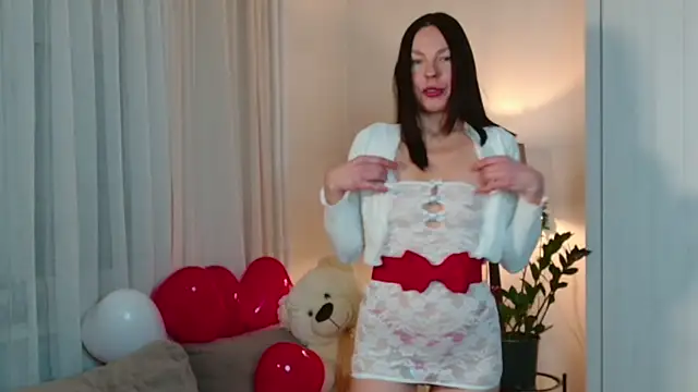 LittleNicolee online show from 02-13-26, 06:52