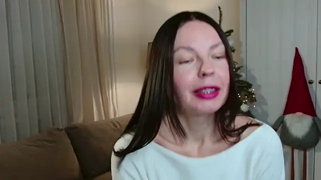 LittleNicolee online show from 12-19-25, 07:05