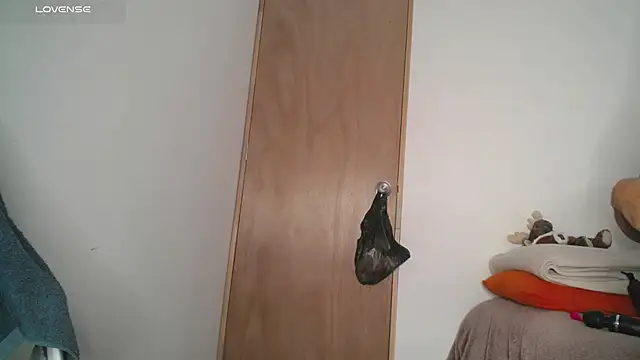 Miranda kim  online show from 11-02-25, 07:41