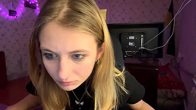 AmeliLia online show from 03-25-26, 03:44