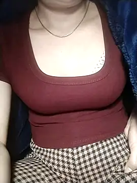 YiyinLy online show from 11-30-25, 12:28