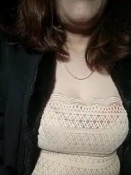 YiyinLy online show from 11-26-25, 07:25