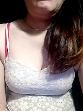 YiyinLy online show from 05-17-26, 08:31