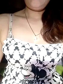 YiyinLy online show from 04-17-26, 09:17