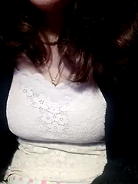 YiyinLy online show from 02-11-26, 09:25