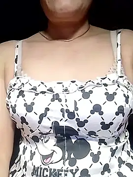 YiyinLy online show from 05-26-26, 10:08