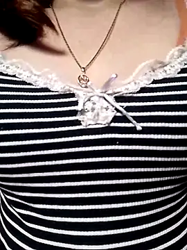 YiyinLy online show from 02-11-26, 02:33