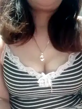 YiyinLy online show from 03-11-26, 09:03