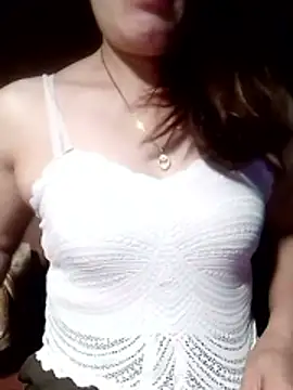 YiyinLy online show from 04-10-26, 09:55