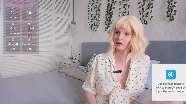 Snapshot of Stacy_Starr chatting on 07-17-26, 02:25 Stacy Starr online show from 07-17-26, 02:25