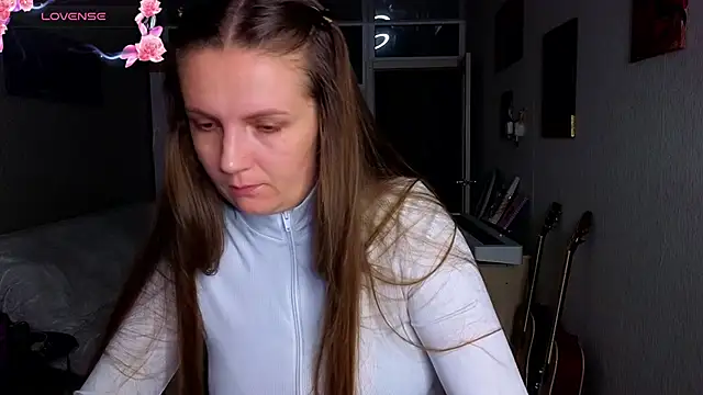 Amy  Leee  online show from 10-28-25, 06:07