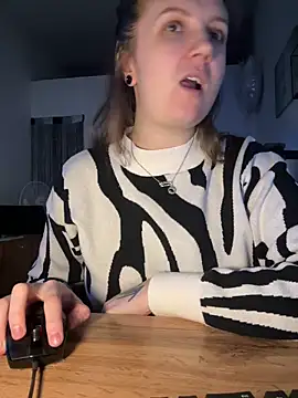 Amy  Leee  online show from 12-17-25, 01:05