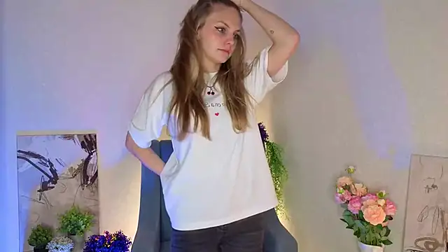 Snapshot of IraMearns chatting on 10-21-25, 04:56 IraMearns online show from 10-21-25, 04:56
