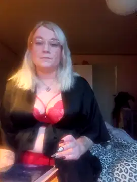 Snapshot of SweetPrincess93 chatting on 11-07-25, 01:04 SweetPrincess93 online show from 11-07-25, 01:04