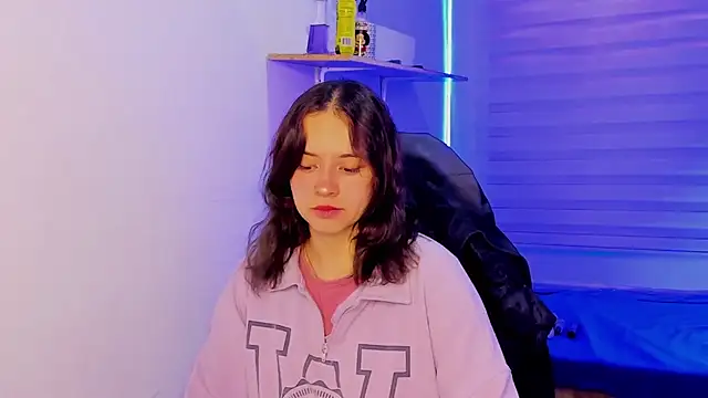 Emily Lindey online show from 10-28-25, 03:18