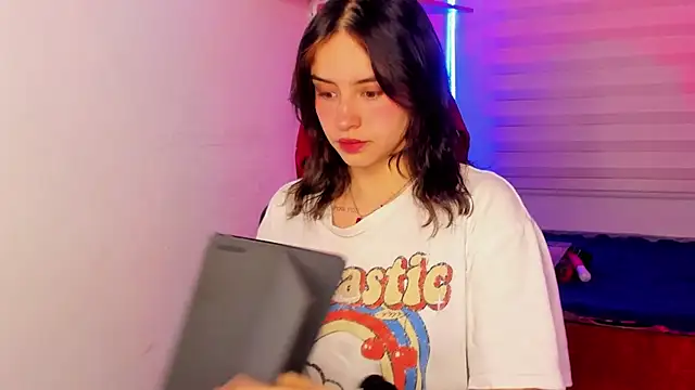 Emily Lindey online show from 10-30-25, 03:27