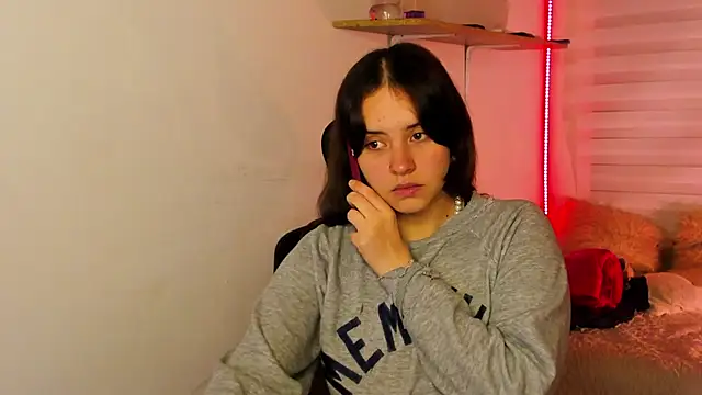 Emily Lindey online show from 11-12-25, 03:21