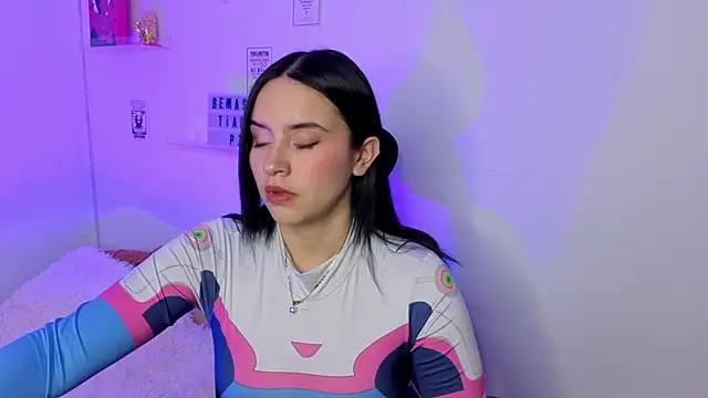 Emily Lindey online show from 03-17-26, 06:16