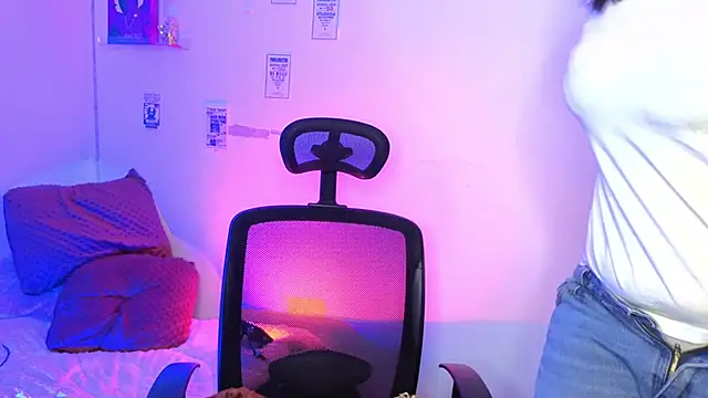 Emily Lindey online show from 04-14-26, 03:55