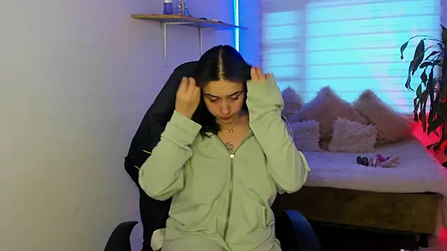 Emily Lindey online show from 10-26-25, 07:14