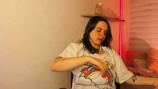 Emily Lindey online show from 11-13-25, 03:43