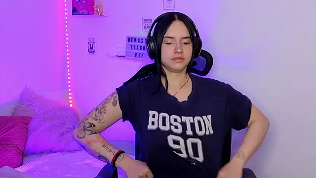 Emily Lindey online show from 03-22-26, 07:21