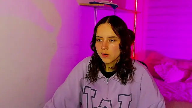 Emily Lindey online show from 11-18-25, 03:21